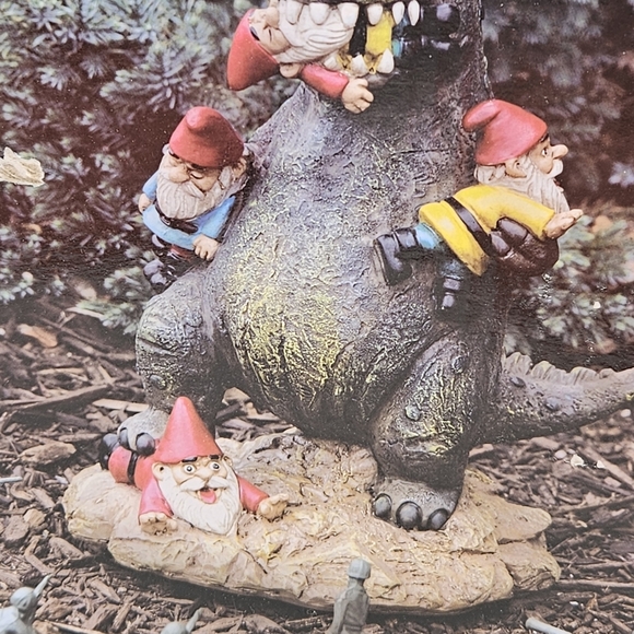 New garden gnome - the massacre 9 in tall new in box dinosaur eating gnomes - Picture 6 of 10